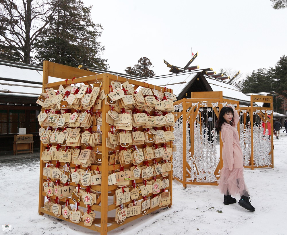 《日本札幌景點》北海道神宮|冬雪紛飛浪漫雪景有拉拉熊繪馬