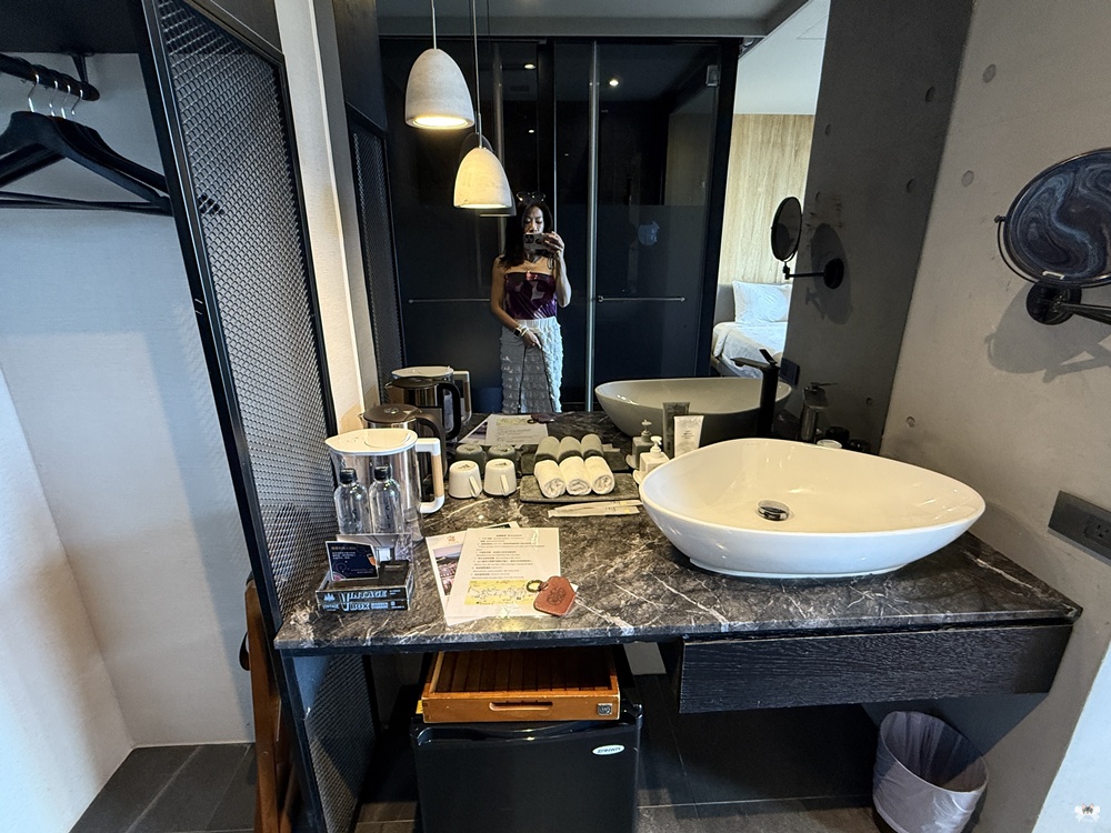 《九份住宿》山城逸境|視野無遮蔽的山海景觀民宿,老街下樓即達 - 第11張圖