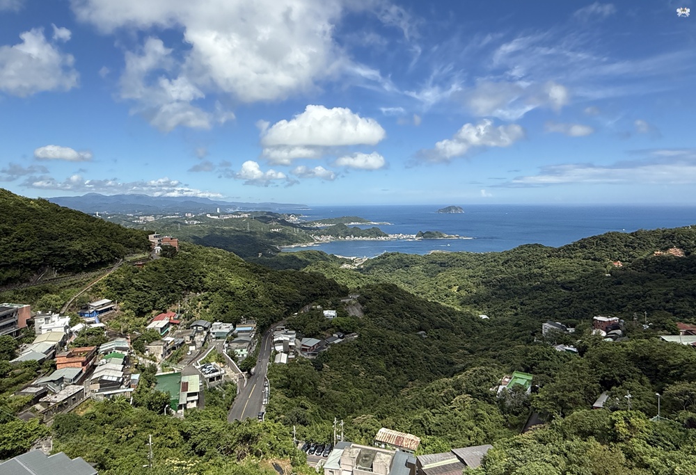 《九份住宿》山城逸境|視野無遮蔽的山海景觀民宿,老街下樓即達 - 第13張圖