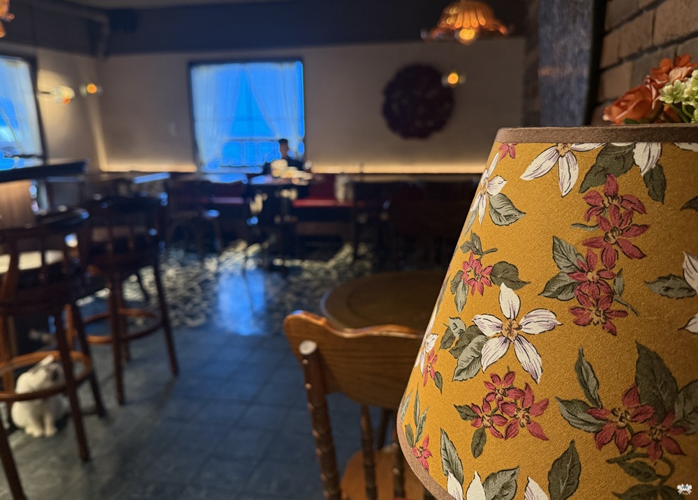 《台北貓咪酒吧》澗面小酒館|來公館站喝酒拜月老,老上海復古情懷 - 第10張圖