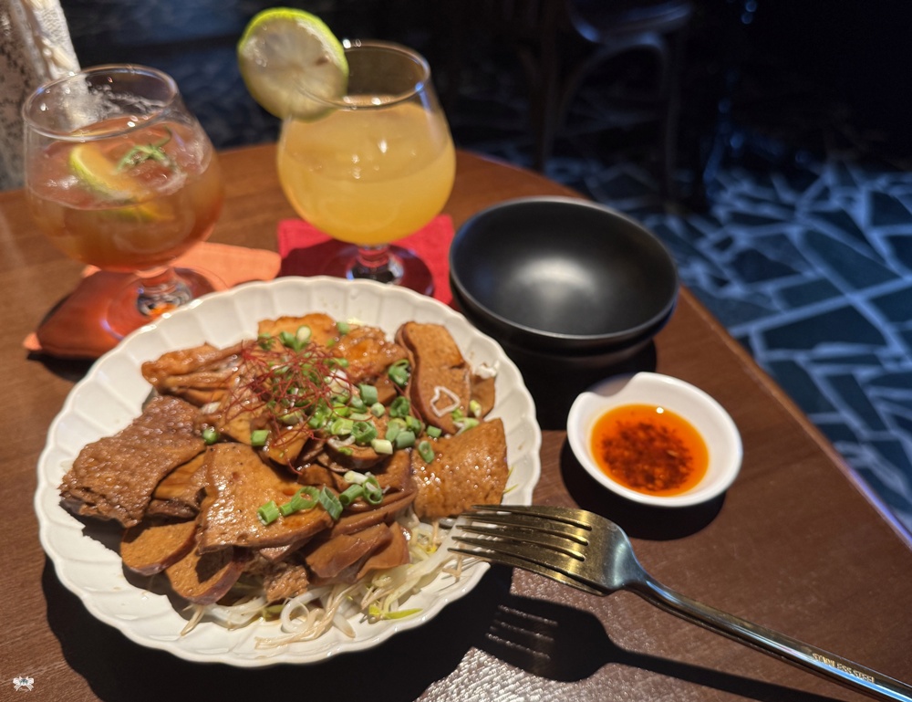 《台北貓咪酒吧》澗面小酒館|來公館站喝酒拜月老,老上海復古情懷 - 第17張圖