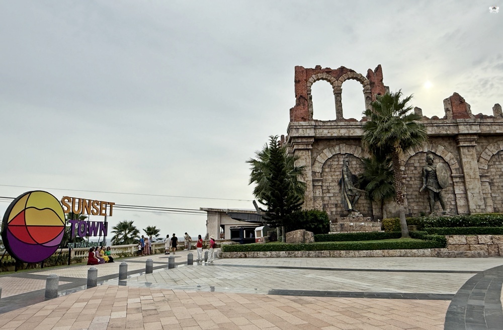 《越南富國島景點》地中海小鎮 日落小鎮|親吻橋|隨處可拍網美大片 - 第1張圖