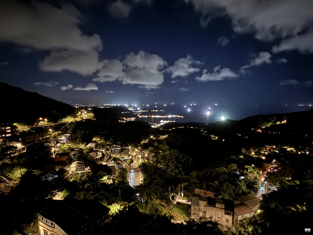 《九份酒館》逸茶酒室|九份觀景酒吧,喝台灣創意調酒盡收山景夜景 - 第11張圖