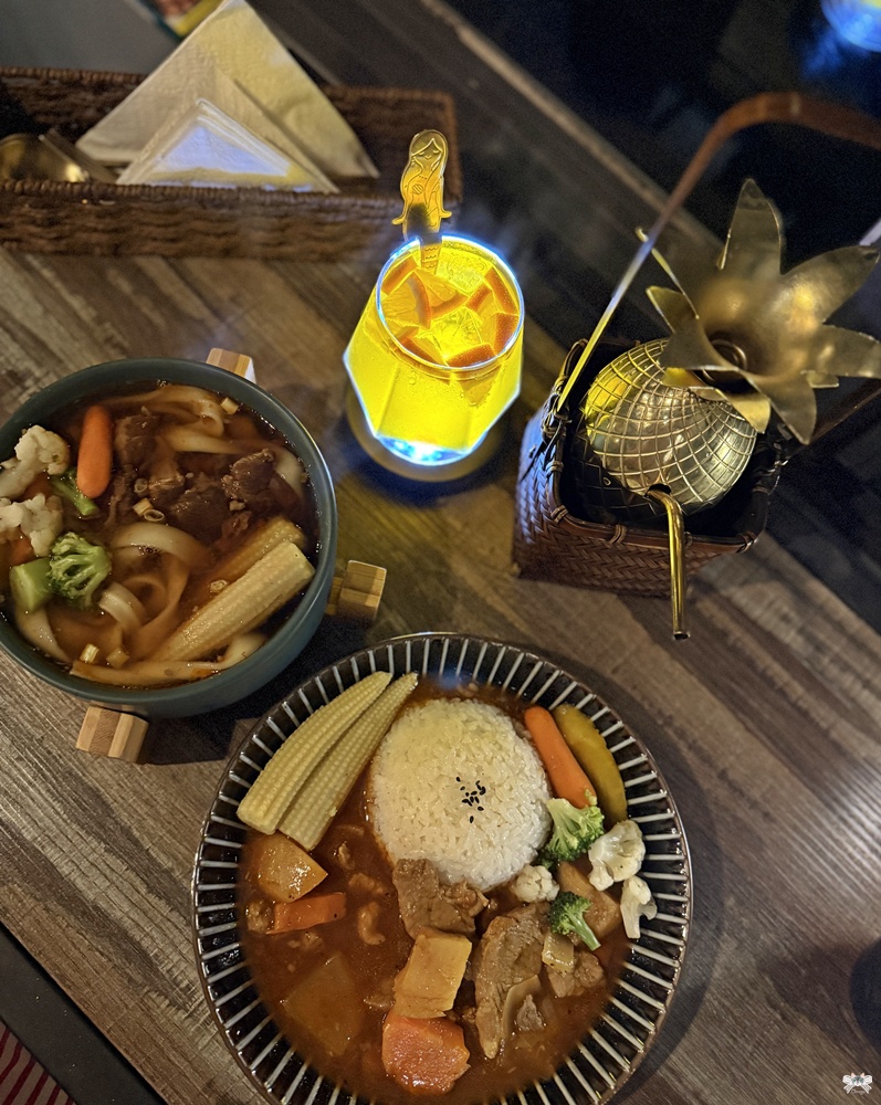 《九份酒館》逸茶酒室|九份觀景酒吧,喝台灣創意調酒盡收山景夜景 - 第9張圖