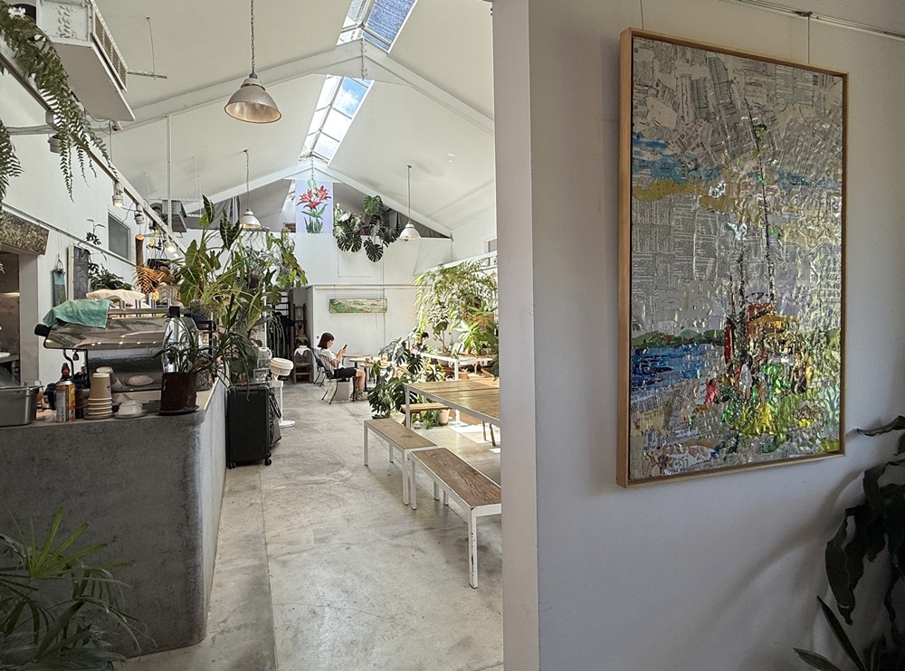 《九份貓咪茶館》野事草店│純白釘畫藝廊系咖啡館,藥草茶概念空間 - 第4張圖 《九份貓咪茶館》野事草店│純白釘畫藝廊系咖啡館,藥草茶概念空間