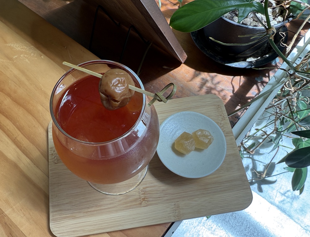 《九份貓咪茶館》野事草店│純白釘畫藝廊系咖啡館,藥草茶概念空間 - 第15張圖 《九份貓咪茶館》野事草店│純白釘畫藝廊系咖啡館,藥草茶概念空間