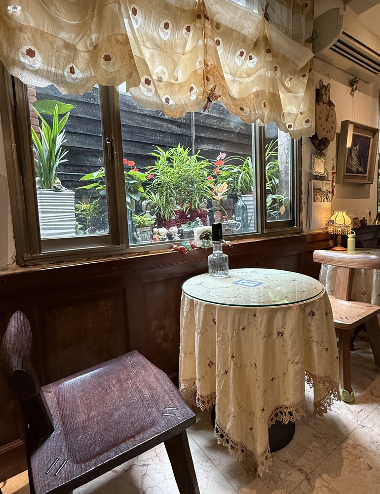 《新竹貓咪咖啡》愛上咖啡│溫暖的藝術氣質與高級瓷器下午茶 - 第5張圖 《新竹貓咪咖啡》愛上咖啡│溫暖的藝術氣質與高級瓷器下午茶