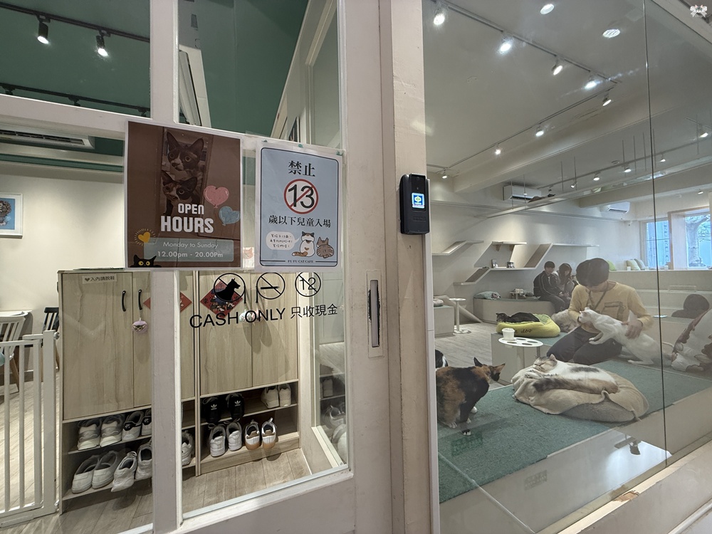 《台北貓咪咖啡》FUFUCatCafe|西門町計時制,大人專屬的品種貓時光 - 第2張圖 《台北貓咪咖啡》FUFUCatCafe|西門町計時制,大人專屬的品種貓時光