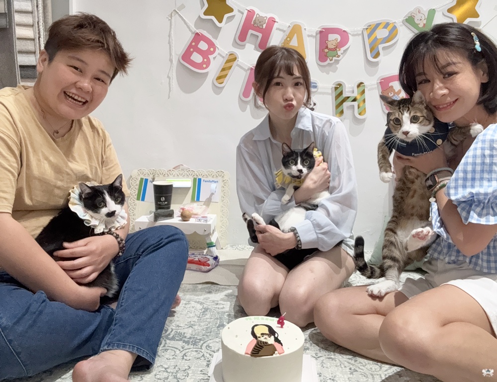 【包養貓咪日誌】捏捏四歲生日快樂！扮裝一日全家店長