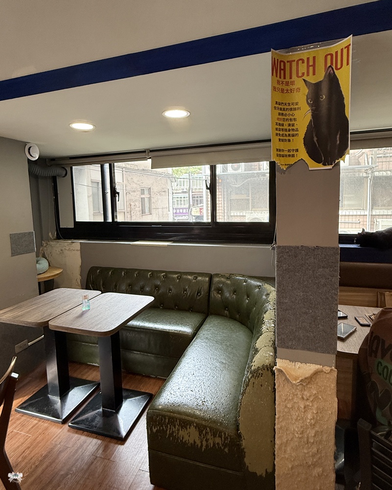 《永和貓咪咖啡》圖莫癮咖啡小酒館|全台第一家黑貓咖啡廳,頂溪站 - 第7張圖 《永和貓咪咖啡》圖莫癮咖啡小酒館|全台第一家黑貓咖啡廳,頂溪站