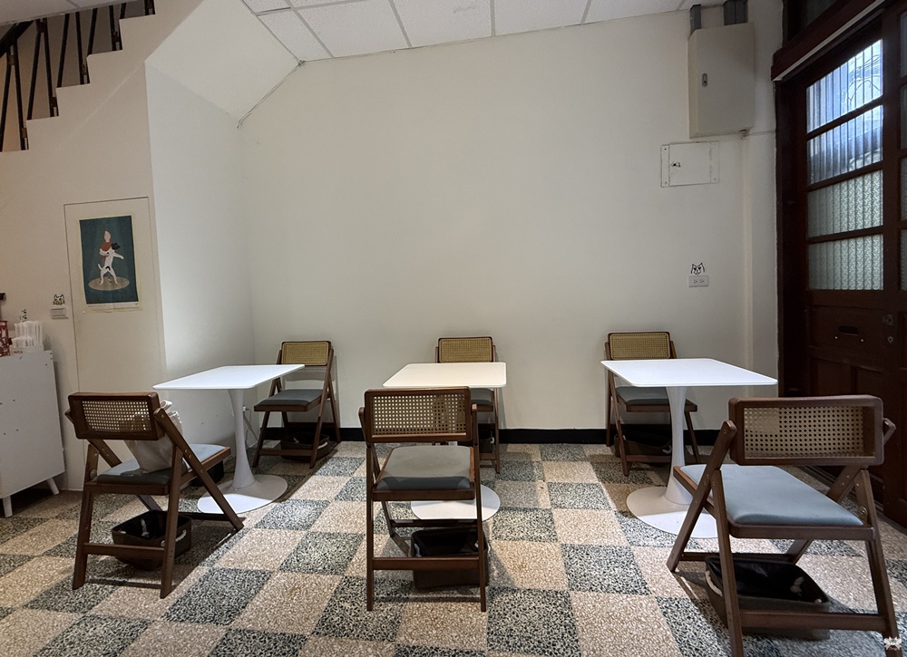 《桃園貓咪咖啡》MUYI CAFE木易咖啡|老宅咖啡，店狗店貓寵物友善