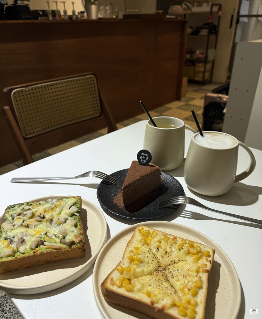 《桃園貓咪咖啡》MUYI CAFE木易咖啡|老宅咖啡，店狗店貓寵物友善